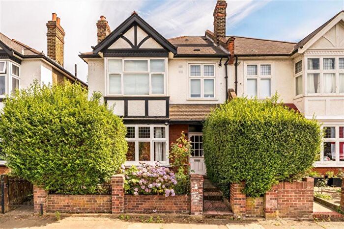 2 Bedroom Flat For Sale In Heather Road, Lee, SE12