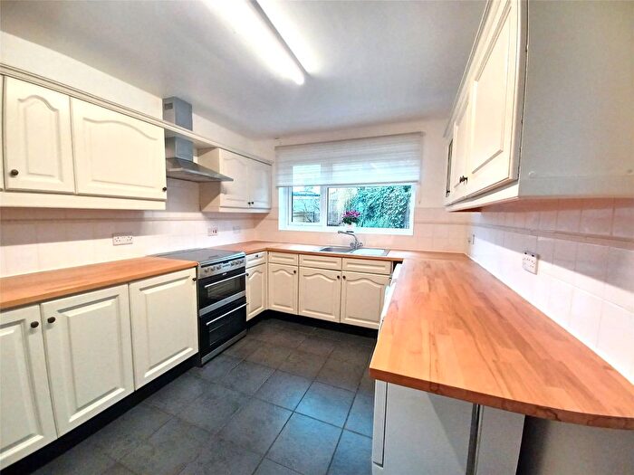 3 Bedroom Link Detached House To Rent In London Road, Headington, Oxford, Oxfordshire, OX3