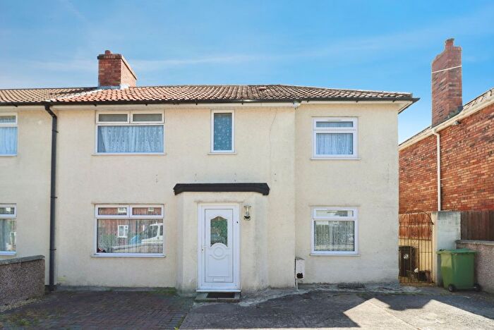 3 Bedroom Semi-Detached House For Sale In Forest Walk, Fishponds, Bristol, BS16