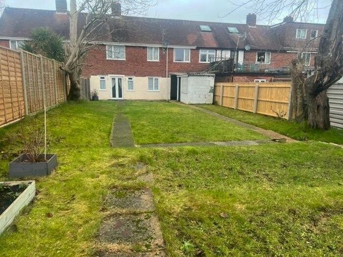 4 Bedroom Semi-Detached House To Rent In Berrans Avenue, Bournemouth, BH11