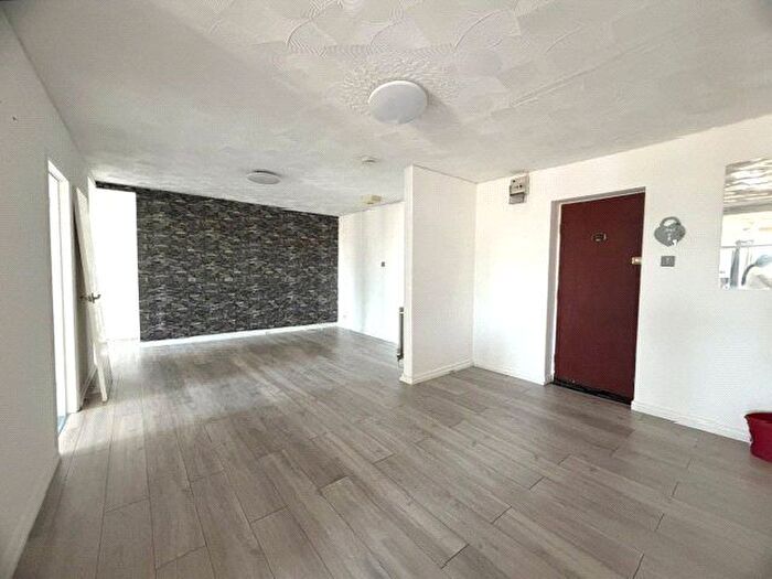3 Bedroom Flat To Rent In Oaktree Road, Southampton, Hampshire, SO18