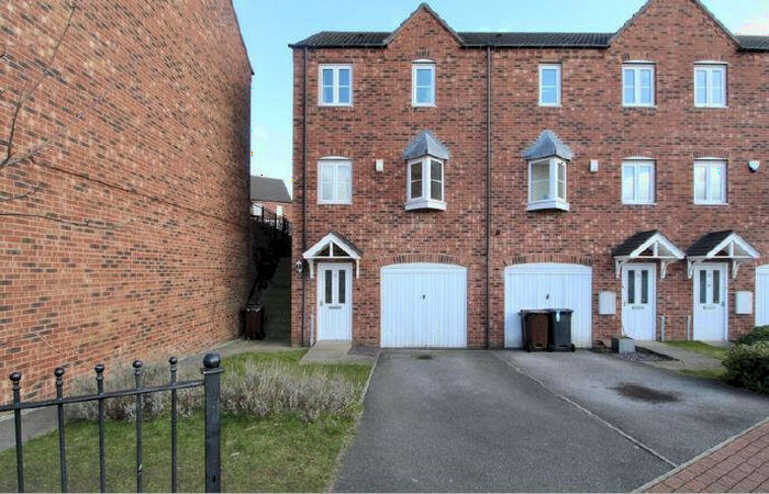 3 Bedroom Town House To Rent In Queen Mary Rise, Sheffield, South Yorkshire, S2