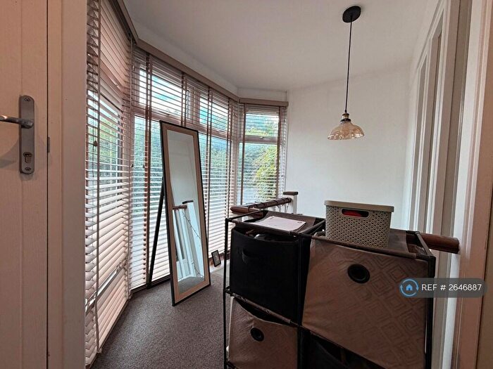 1 Bedroom Flat To Rent In Bower House, Maidstone, ME17
