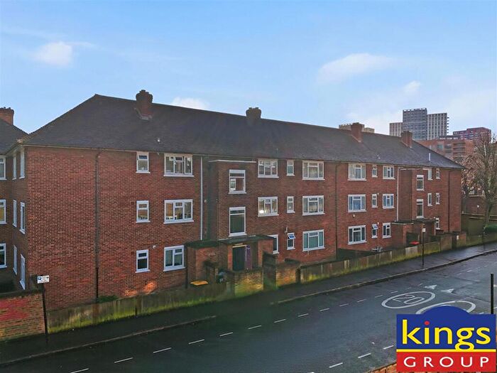 3 Bedroom Flat For Sale In Vincent Street, London, E16