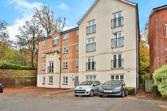 2 Bedroom Flat For Sale In Montgomery Avenue, Leeds, LS16