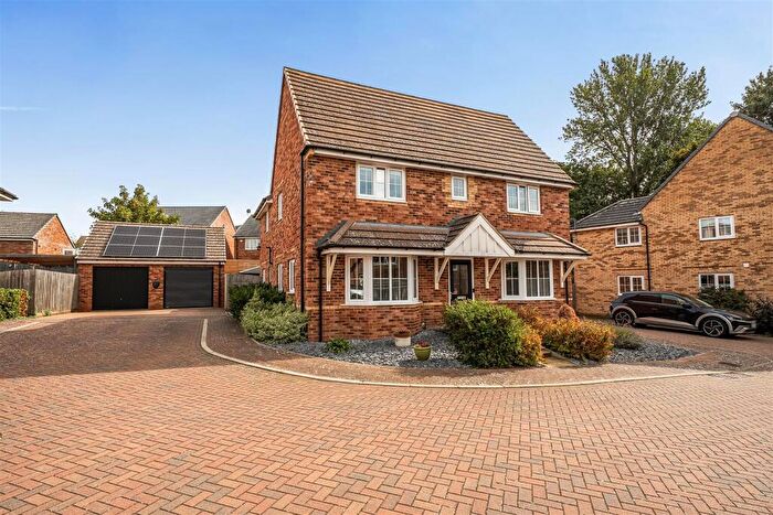 4 Bedroom Detached House For Sale In Peter Fursman Drive, Crick, Northamptonshire, NN6