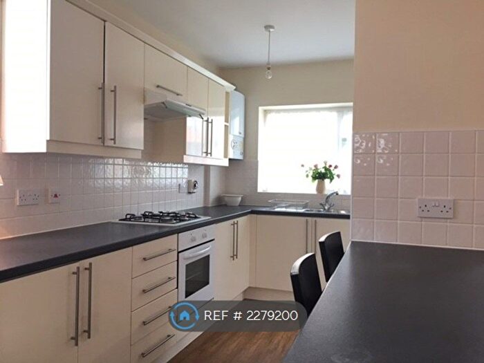 4 Bedroom Semi-Detached House To Rent In Finchley Road, Manchester, M14