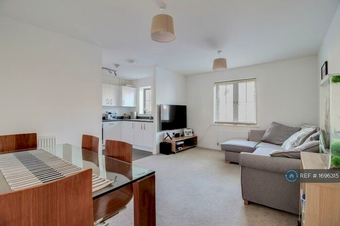 2 Bedroom Flat To Rent In Copia Crescent, Leighton Buzzard, LU7