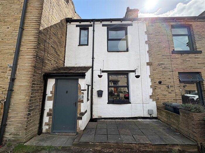 3 Bedroom Terraced House For Sale In Tanner Street, Hightown, Liversedge, WF15