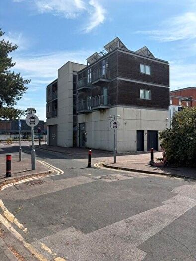 1 Bedroom Flat To Rent In Goldlay Avenue, CM2