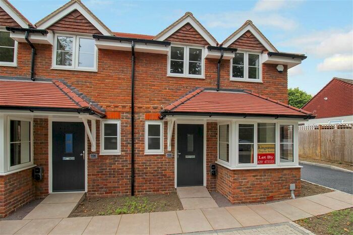 3 Bedroom Semi-Detached House To Rent In Chaseroad, Lindford, GU35