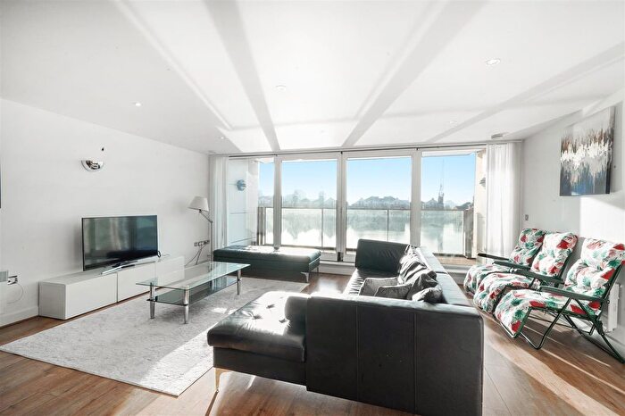 2 Bedroom Flat For Sale In Coral Apartments, Royal Victoria Dock, E16