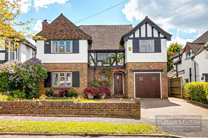 4 Bedroom Detached House For Sale In Glebe Hyrst, Sanderstead, Surrey, CR2