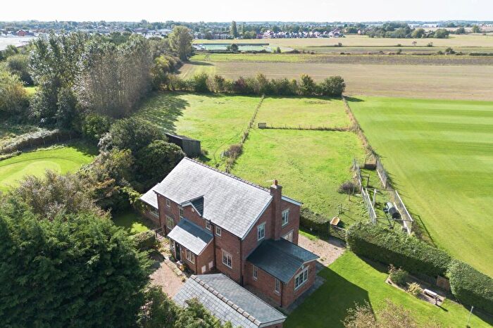 4 Bedroom Detached House For Sale In Back Lane, Burscough, L40