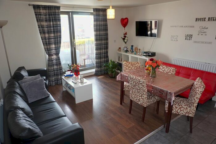 2 Bedroom Flat To Rent In Crediton Road, Canning Town, London, E16