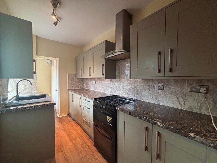 2 Bedroom House To Rent In Pershore Road, Cotteridge, B30