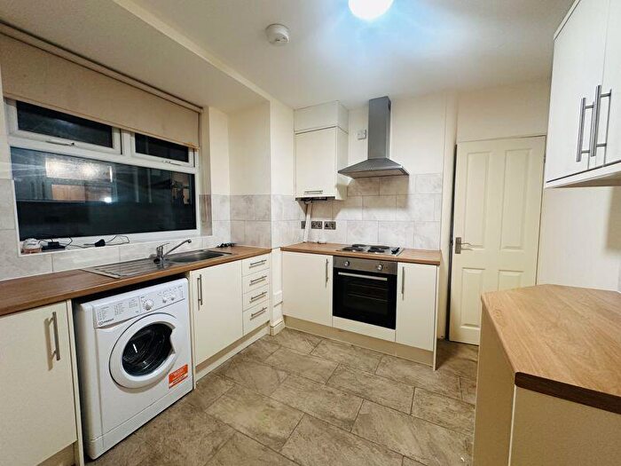 1 Bedroom Flat To Rent In Flat, Carholme Road, Lincoln, LN1