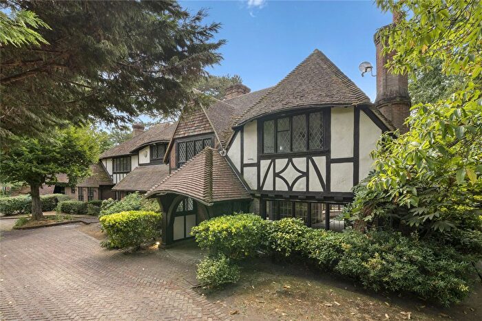 5 Bedroom Detached House To Rent In Silverdale Avenue, Walton-On-Thames, Surrey, KT12