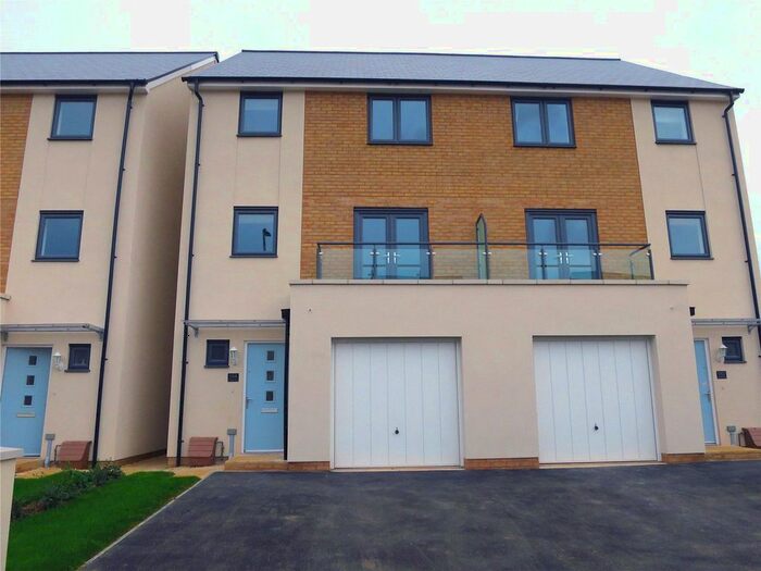 4 Bedroom Semi-Detached House To Rent In Willowherb Road, Lyde Green, Bristol BS16