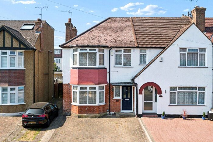3 Bedroom Flat For Sale In Granville Road, Hillingdon, UB10