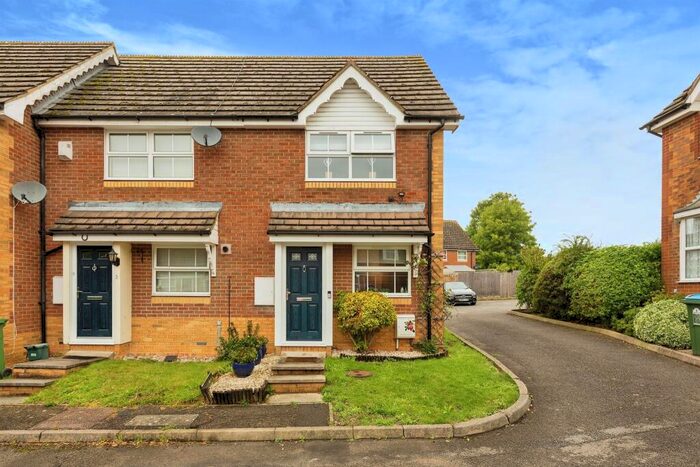 2 Bedroom House To Rent In Simmons Court, Aylesbury, HP21