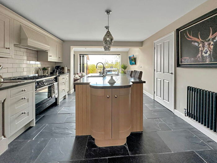 4 Bedroom Detached House For Sale In Gladstone Road, Melksham, SN12