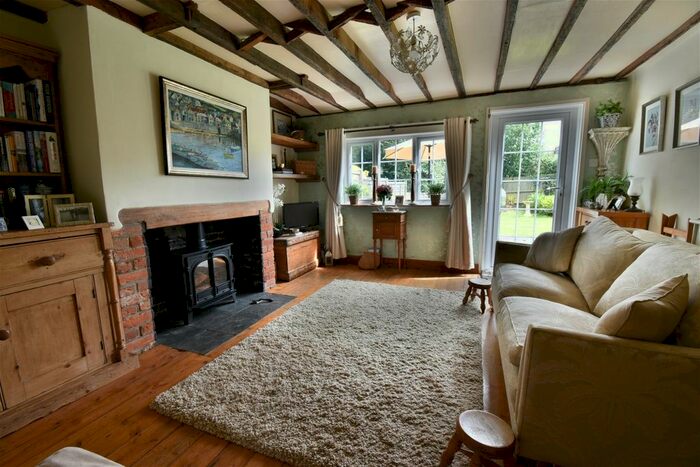 2 Bedroom Cottage For Sale In Peasemore, Newbury, RG20
