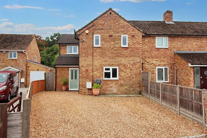 3 Bedroom Semi-Detached House For Sale In Langley Hill Close, Tilehurst, Reading, RG31