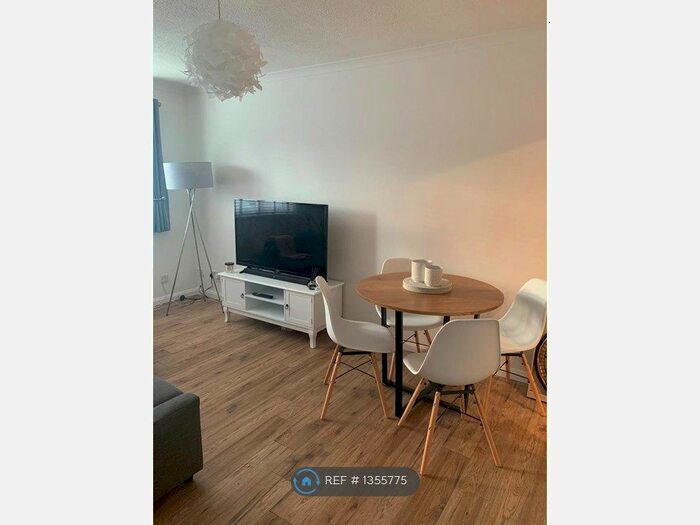 1 Bedroom Flat To Rent In Gogmore Lane, Chertsey, KT16