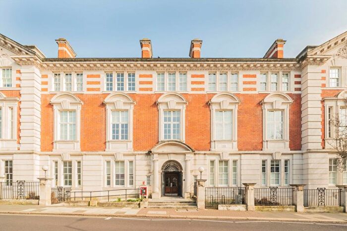 2 Bedroom Flat To Rent In Winchester Street, Acton, W3