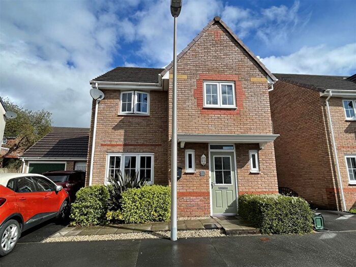 4 Bedroom Detached House For Sale In Bryn Uchaf, Bryn, Llanelli, SA14