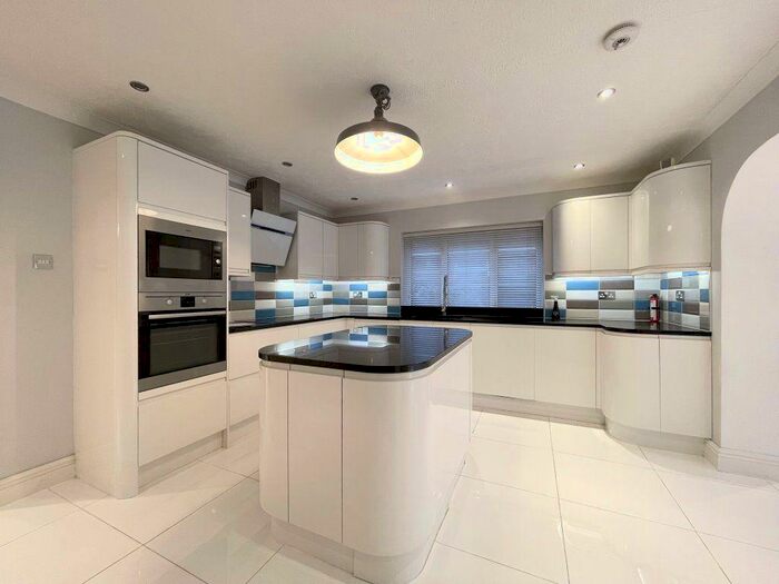 4 Bedroom House To Rent In Sandringham Drive -, P18