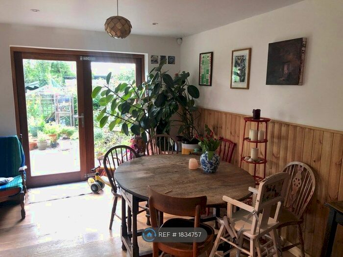 3 Bedroom Semi-Detached House To Rent In Forest Rise, London, E17