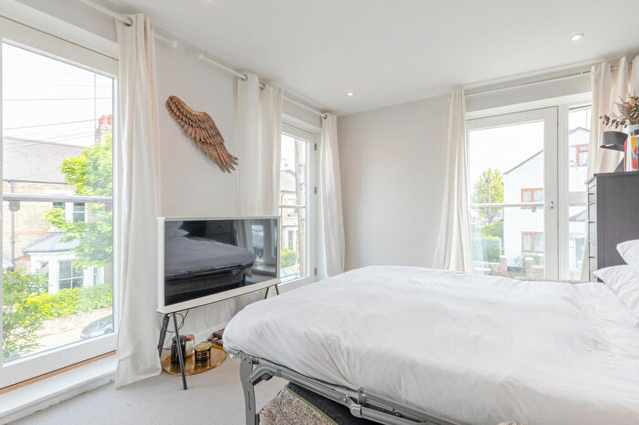 2 Bedroom Apartment To Rent In Taybridge Road, London, SW11