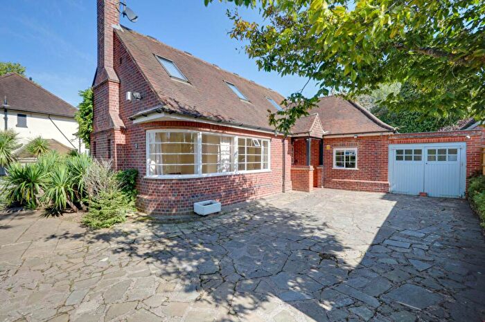 3 Bedroom Detached House For Sale In Kidmore End Road, Emmer Green, Reading, RG4