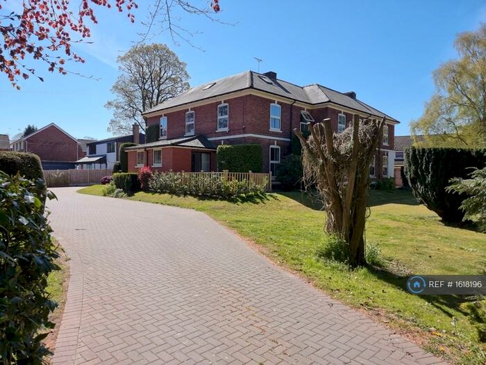 2 Bedroom Flat To Rent In Pedmore Grange, Stourbridge, DY9