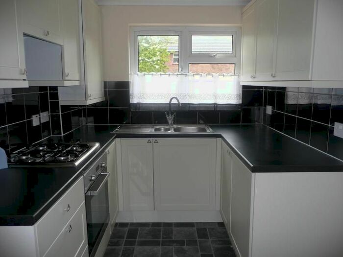 3 Bedroom Semi-Detached House To Rent In Mill Road, Waterlooville, Hampshire, PO7