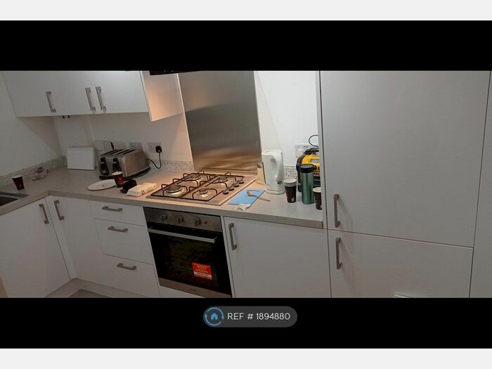 2 Bedroom Maisonette To Rent In Windmill Close, Horley, RH6