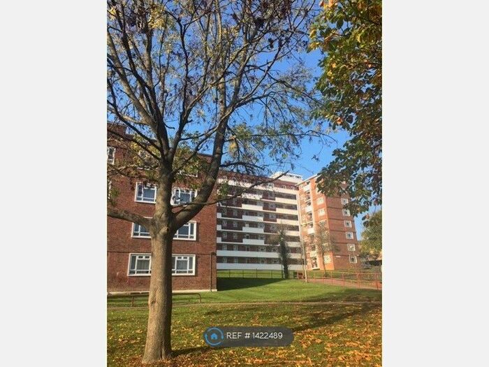 2 Bedroom Flat To Rent In Fernwood, London, SW19