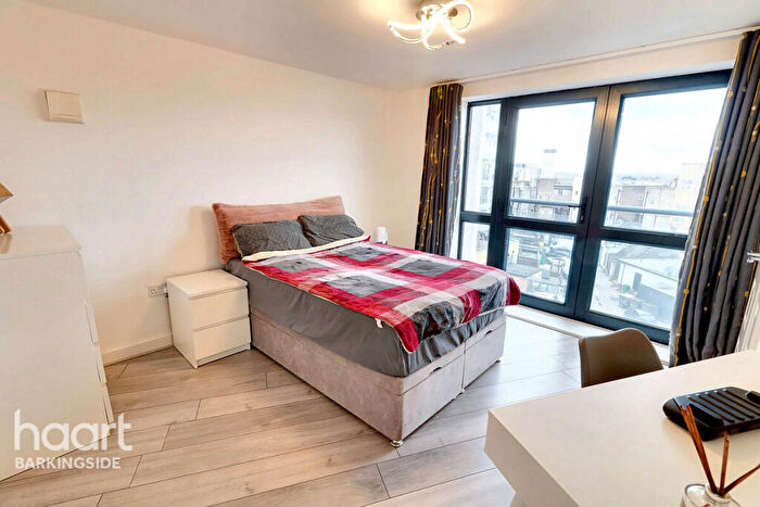 2 Bedroom Apartment For Sale In - Parham Drive, Gants Hill, IG2