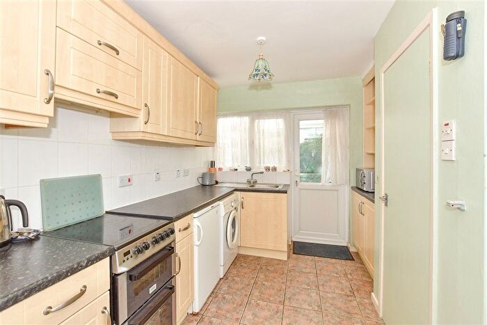 3 Bedroom Chalet For Sale In South Court Drive, Wingham, Canterbury, Kent, CT3
