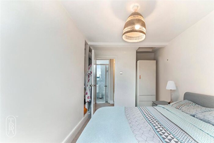 2 Bedroom Apartment To Rent In Sylvester Path, London, E8