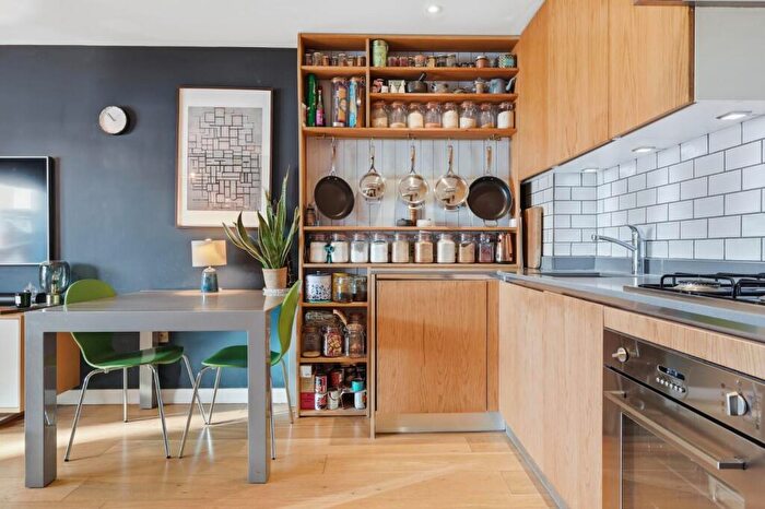 2 Bedroom Apartment For Sale In Cresset Road, Hackney, London, E9