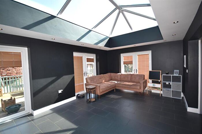 4 Bedroom Detached House For Sale In High Street, Hook, DN14