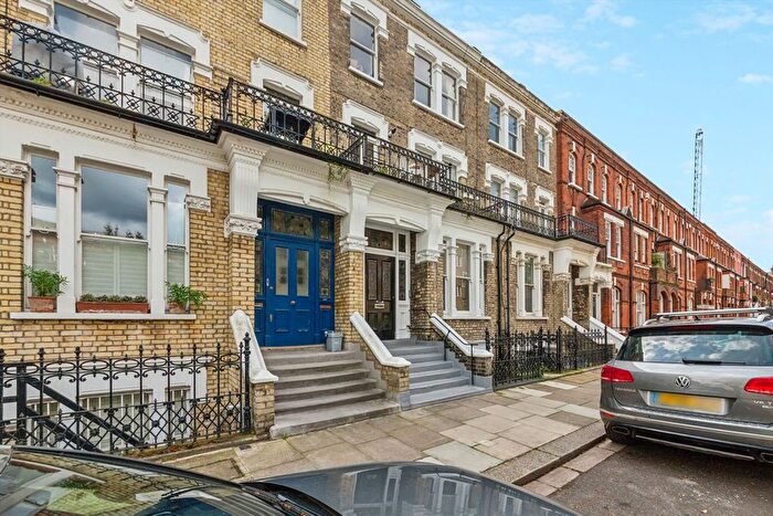 1 Bedroom Flat To Rent In Barton Road, West Kensington, W14