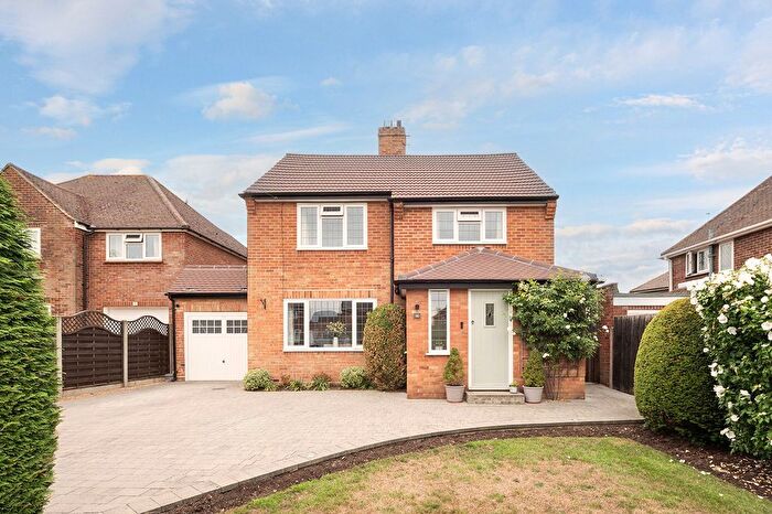 4 Bedroom Detached House For Sale In West End, Woking, GU24