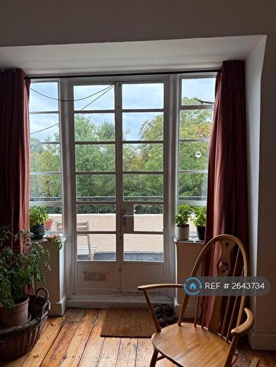 3 Bedroom Flat To Rent In Clissold Court, London, N4
