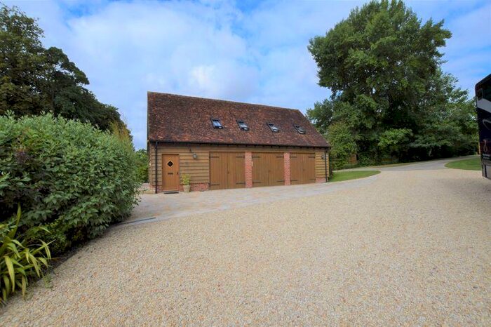 1 Bedroom Flat To Rent In Dinton, HP17