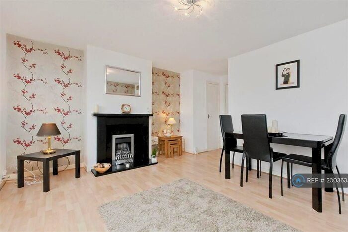 2 Bedroom Flat To Rent In Ferniehill Drive, Edinburgh, EH17
