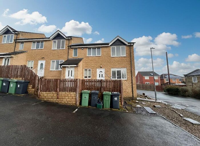 2 Bedroom Flat For Sale In Hill Top Road, Moldgreen, HD5